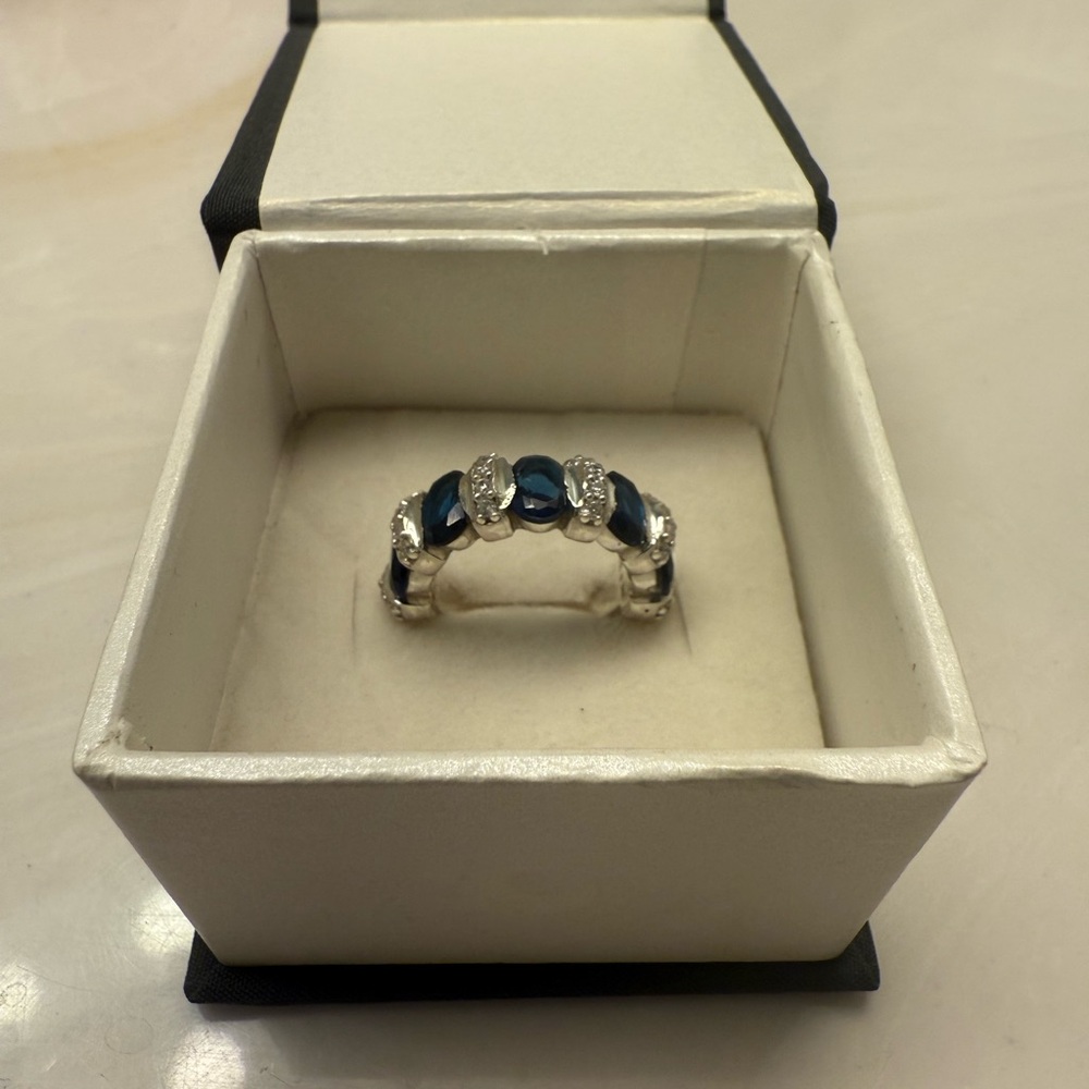 Elegant 925 sterling Silver and Blue Women's Ring
